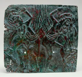 Repoussé-Plakette mit tanzenden Figuren, 1100-1300